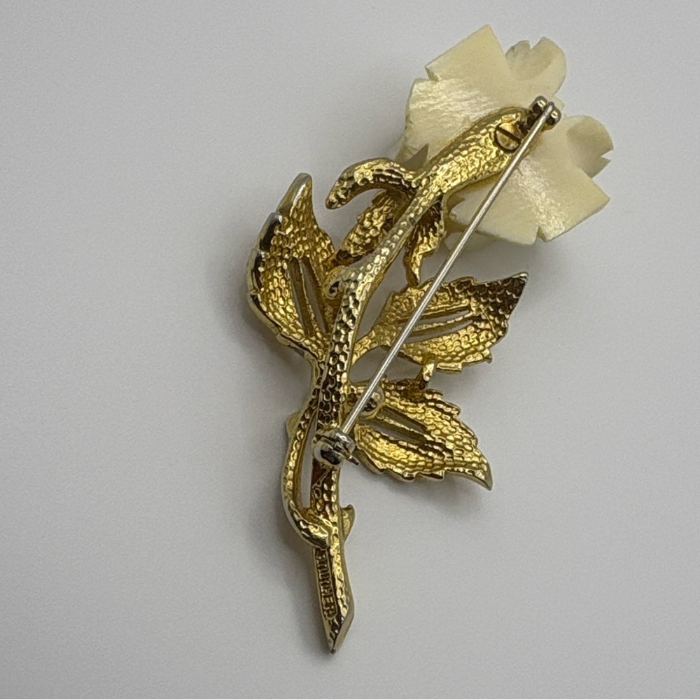 Elegant Gold and Cream Rose Brooch - Picture 7 of 8